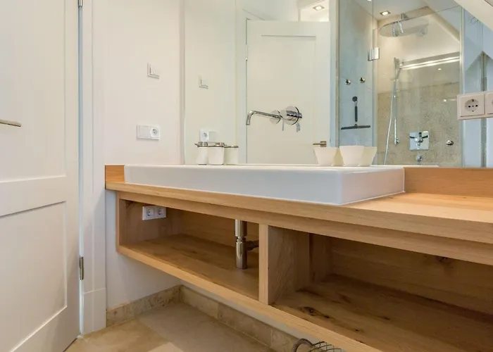 Dansk Hus * ليست